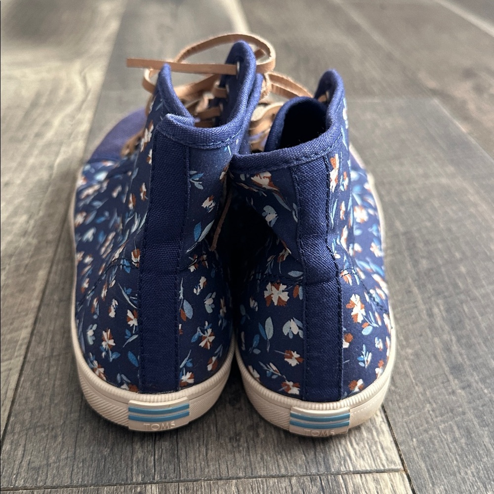 Toms Navy Floral High-Top Sneakers with Tan Laces - Picture 3 of 4